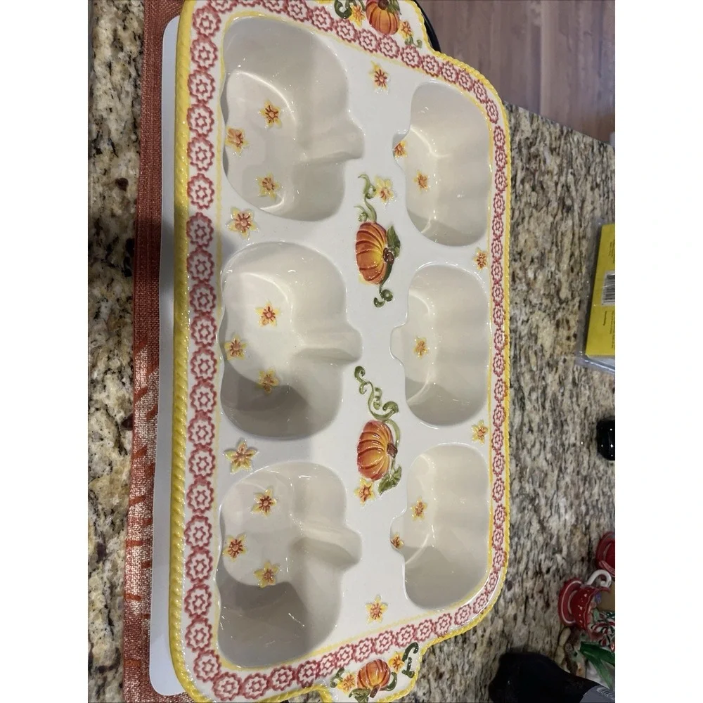 Thanksgiving  style design  TEMP-TATIONS Pumpkin Patch Muffin Baking Pan